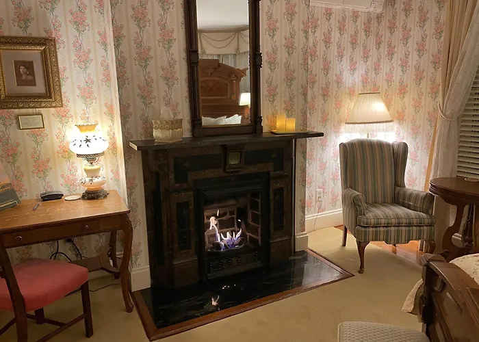 The Oaks Victorian Inn